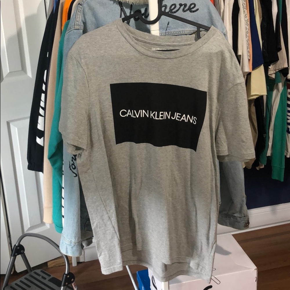 Calvin Klein t shirt gray large